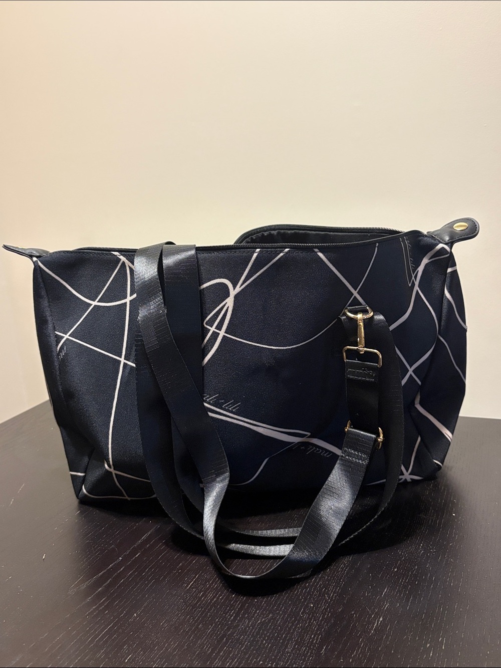 NWOT Mali & Lili Abstract Weekender Bag